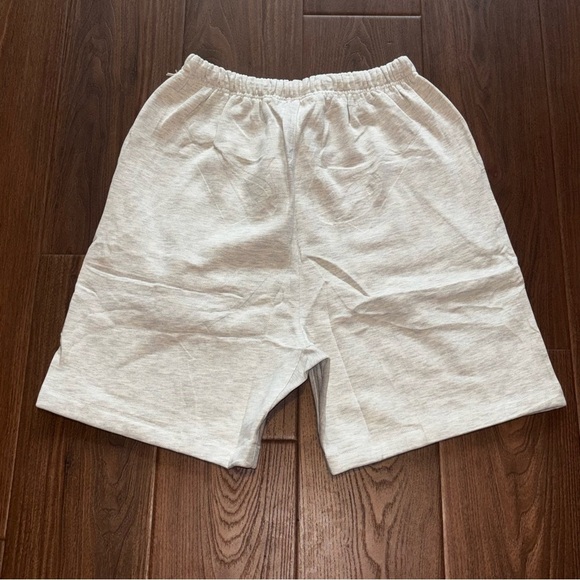 Essentials Fear Of God Shorts Size Medium Light Oatmeal - Picture 3 of 6